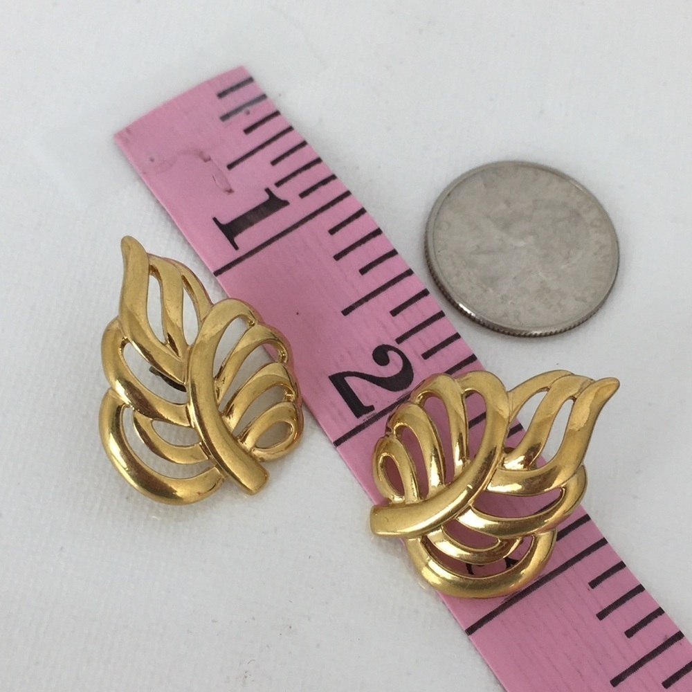 Vintage Napier Signed Estate Earrings Gold Tone Filigree Leaf Pierced Post Retro - Picture 5 of 13